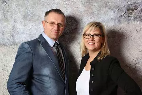 Karin und Walter Kienböck, das Team hinter Moyra in Österreich! Karin ist Ansprechpartner für alle produkt- und anwendungstechnischen Fragen! Walter Kienböck ist für das Shopdesign, die Wartung des Onlineshops, Marketing, Backoffice und sonstige technische Fragen zuständig. Zusammen sind wir Moyra Österreich